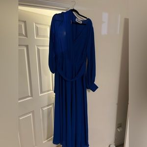 Long sleeve maxi dress, could be worn for weddings or holiday party.
